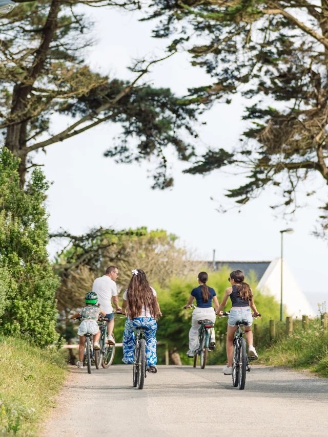 Fietsen met het gezin in Bénodet bij Pointe de Groasguen