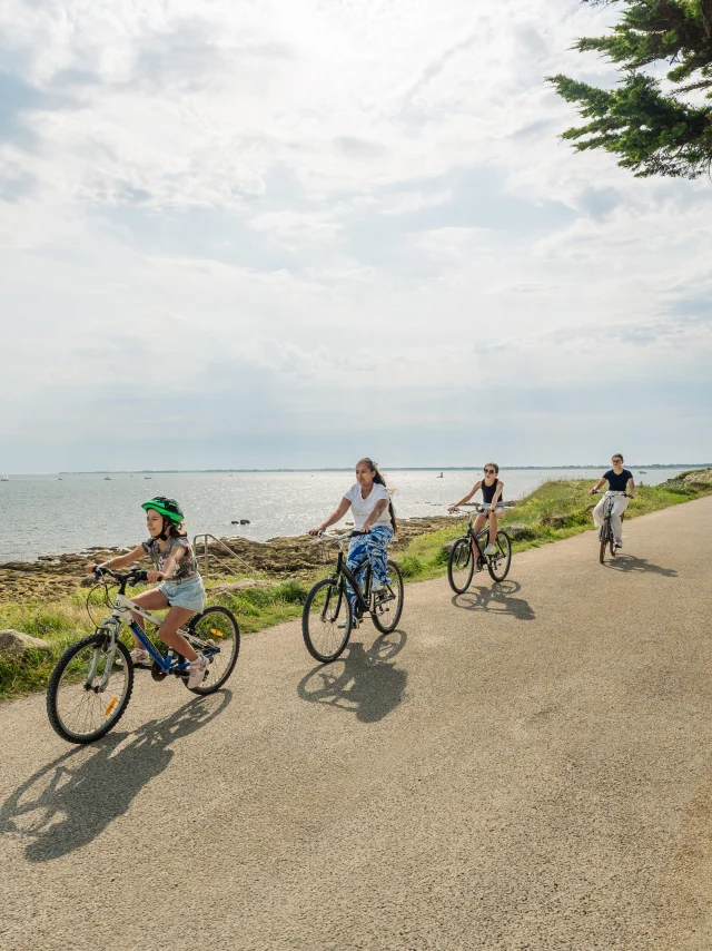 Fietsen met het gezin in Bénodet bij Pointe de Groasguen