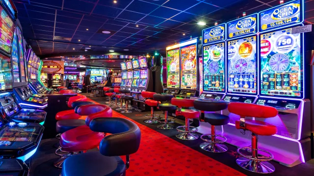 Salle de jeux du Casino Barrière à Bénodet