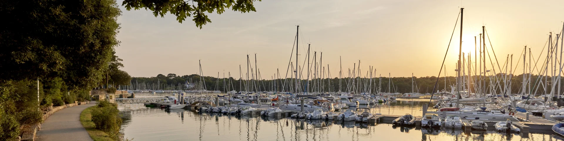 A couple out for a stroll in Bénodet marina