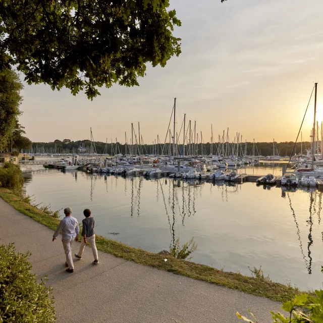 A couple out for a stroll in Bénodet marina