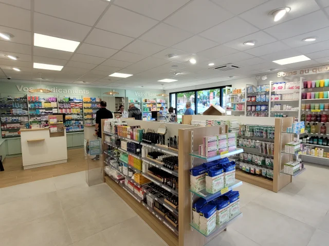 Intérieur de la Pharmacie Océane à Bénodet