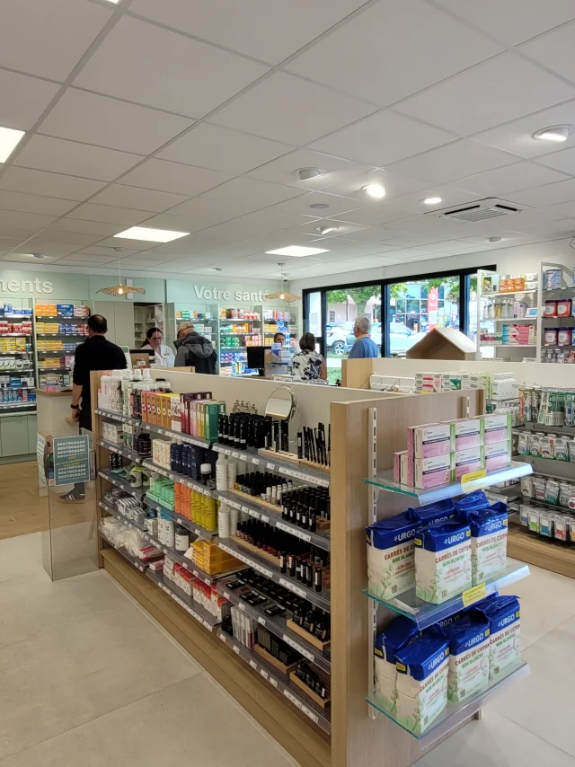 Binnen in de Pharmacie Océane in Bénodet