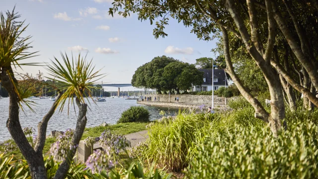 Footpath between the old port and the Bénodet marina
