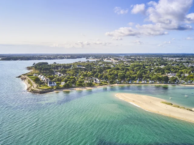 Vue aérienne de la Plage du Letty et son camping, la Pointe de Groasguen et les Dunes de Mousterlin
