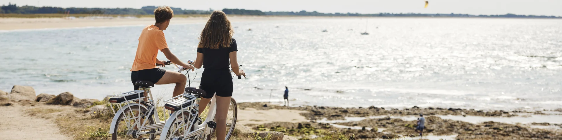 Young people on bicycles at Pointe de Groasguen