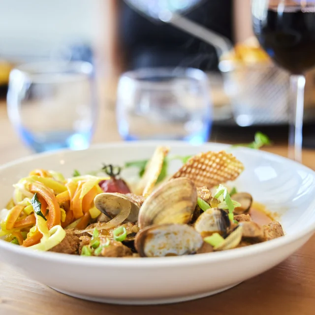 Clam and vegetable dish at Restaurant Le Transat in Bénodet
