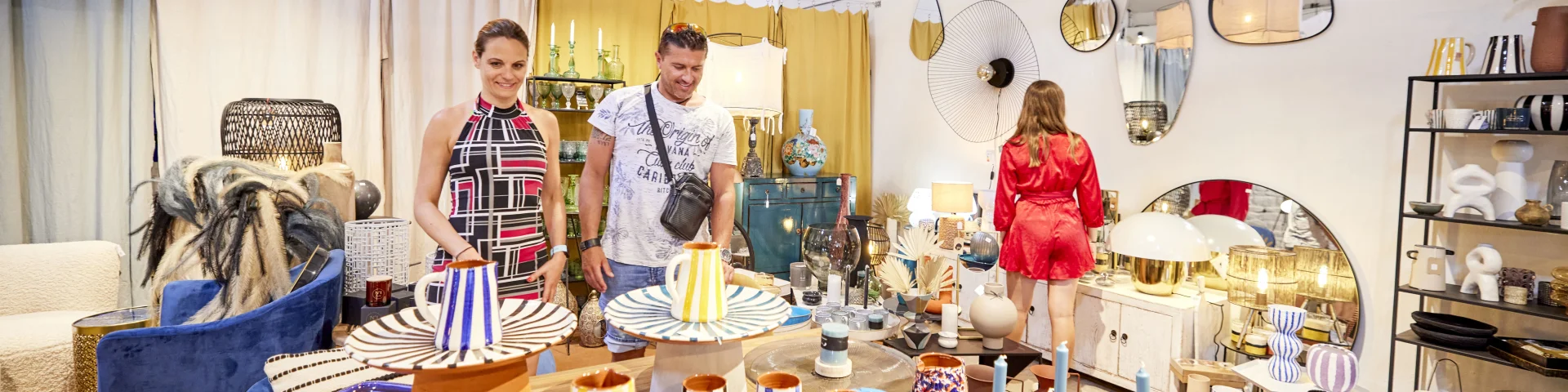 Clients au Concept Store Concept 8 - Déco & Café