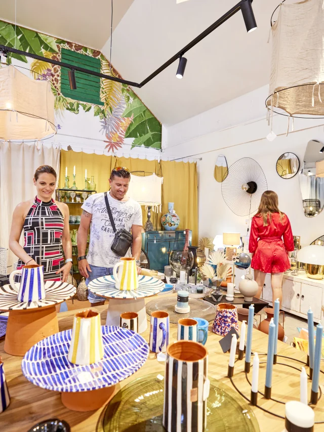 Klanten bij de Concept 8 Concept Store - Déco & Café