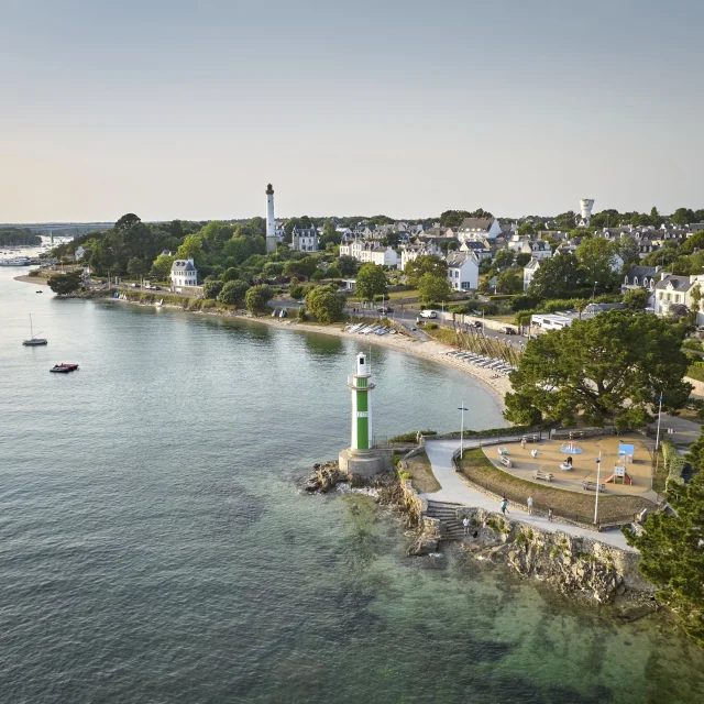 Luchtfoto van de twee vuurtorens van Bénodet