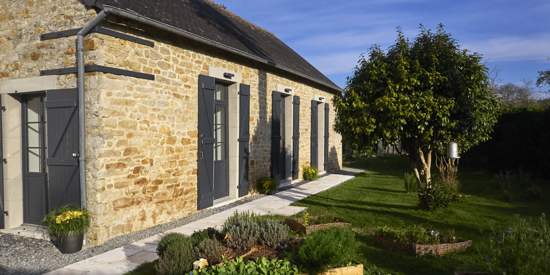 Exterior facade of the Au 46 guest house ballroom