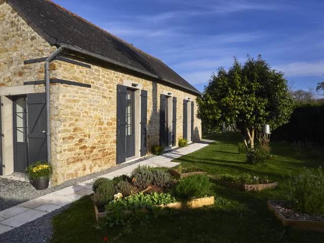 Exterior facade of the Au 46 guest house ballroom