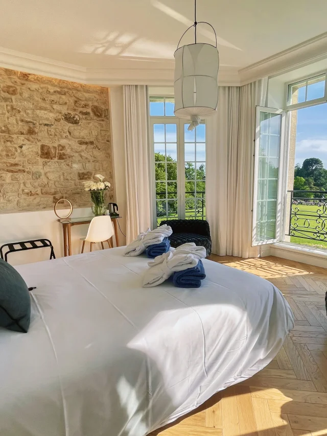 Room at Château Les Garennes with park view