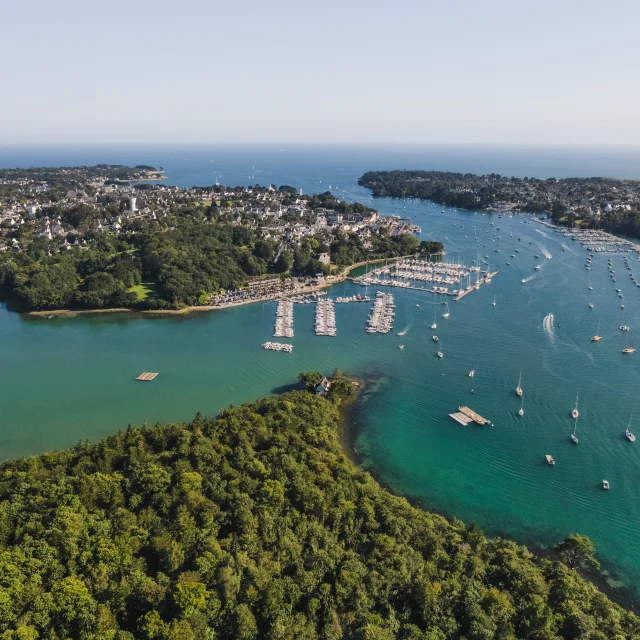Luchtfoto van Anse de Penfoul