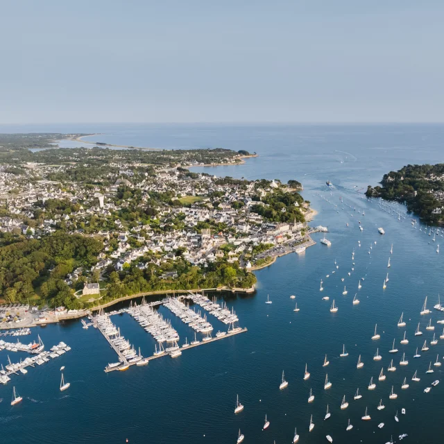Luchtfoto van Bénodet en de baai