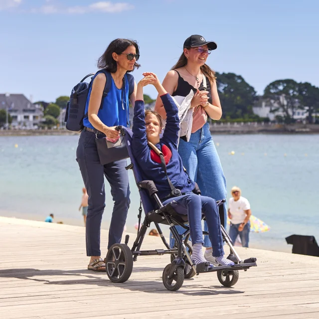 Balade sur l'Esplanade qui longe la Plage du Trez