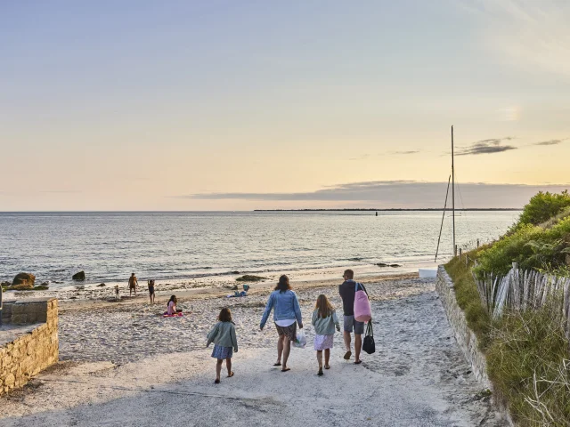 Family visiting Pointe Saint-Gilles beach