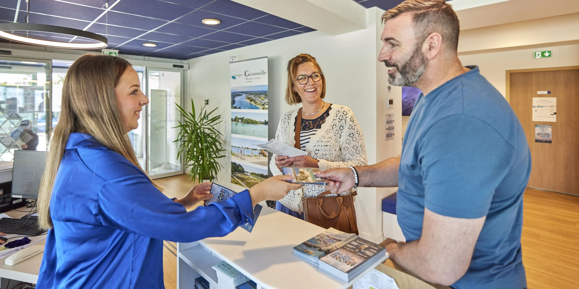 Holiday advisor providing information to visitors to the Bénodet Tourist Office