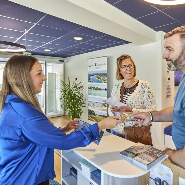 Holiday advisor providing information to visitors to the Bénodet Tourist Office