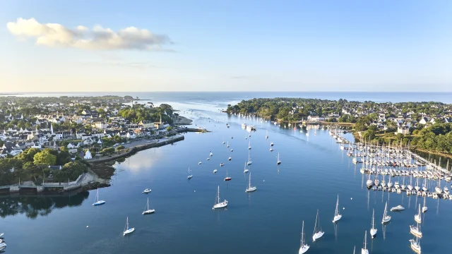 Luftaufnahme der Mündung des Flusses Odet