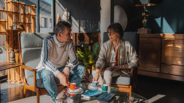 Couple enjoying a coffee at the Bateau Libre Hôtel - Wine & Cocktail Bar