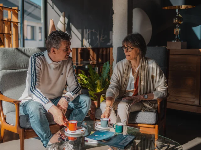 Couple enjoying a coffee at the Bateau Libre Hôtel - Wine & Cocktail Bar