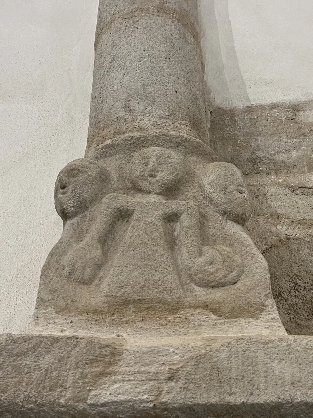 Detail carved into one of the stone columns of the Chapelle de Perguet