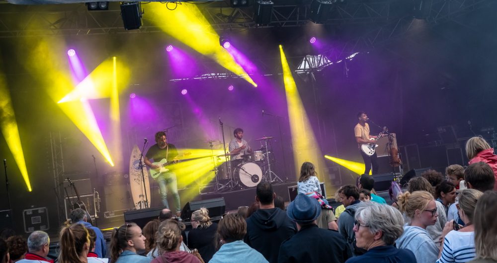 Groupe de musique sur la scène