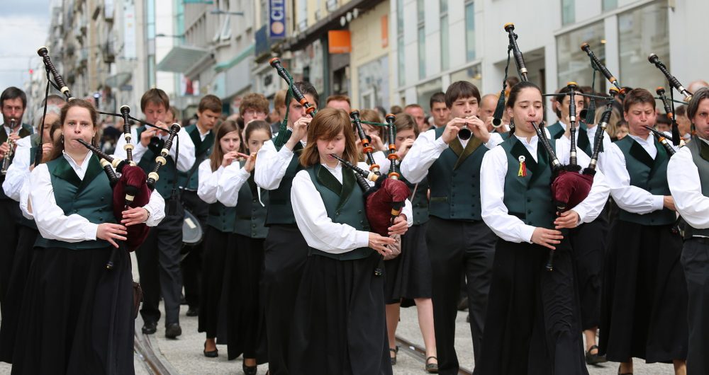 Bagad speelt op straat