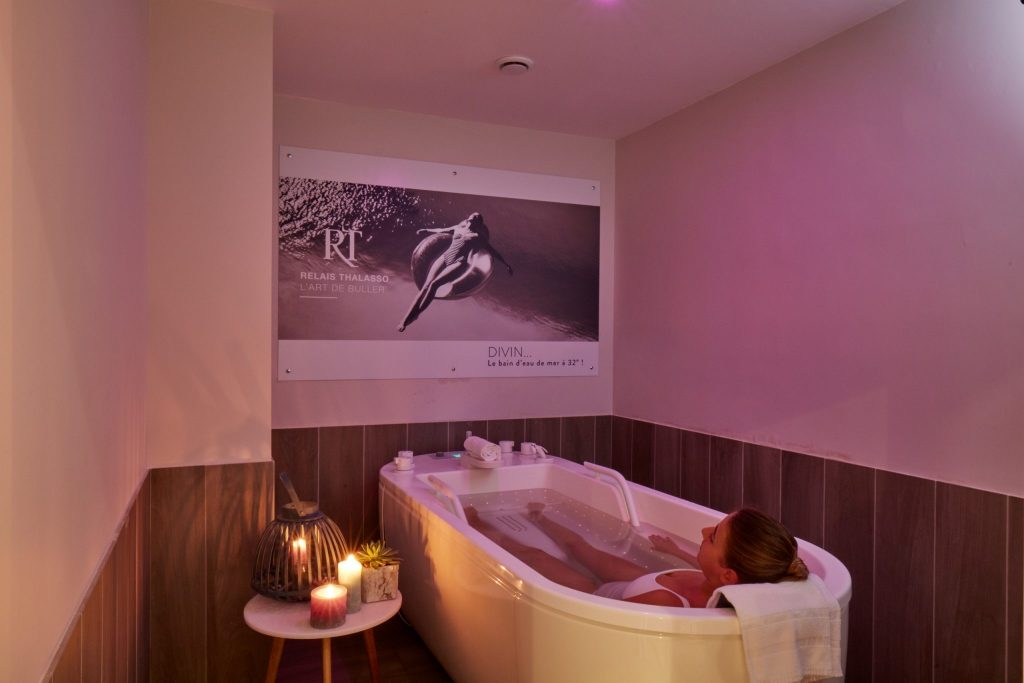 MASSAGE WHIRLPOOL BATH