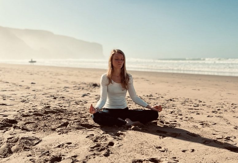 Cours de yoga sur la plage – Saint Jean Trolimon – Pays Bigouden – Bigoudenjoy