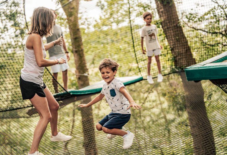 CHÂTEAU DE LANNIRON . PARC ET LOISIRS . TRAMPOFOREST 3