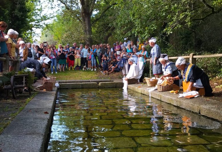 Fete-autour-du-lavoir