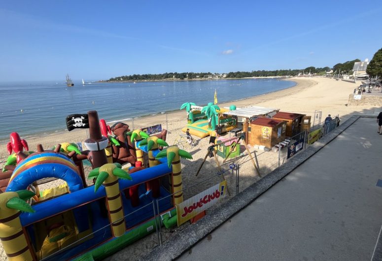 Vue sur le Club du Phare depuis la Corniche de la Plage