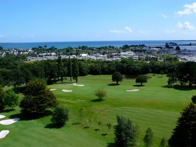 Golf de Cornouaille – zicht op de baai van La Forêt